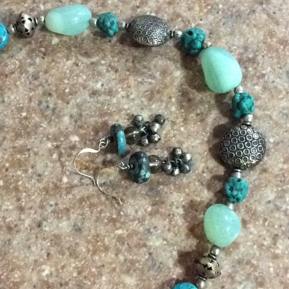 Beautiful Statement Necklace w/ Matching Earrings - Picture 8 of 9